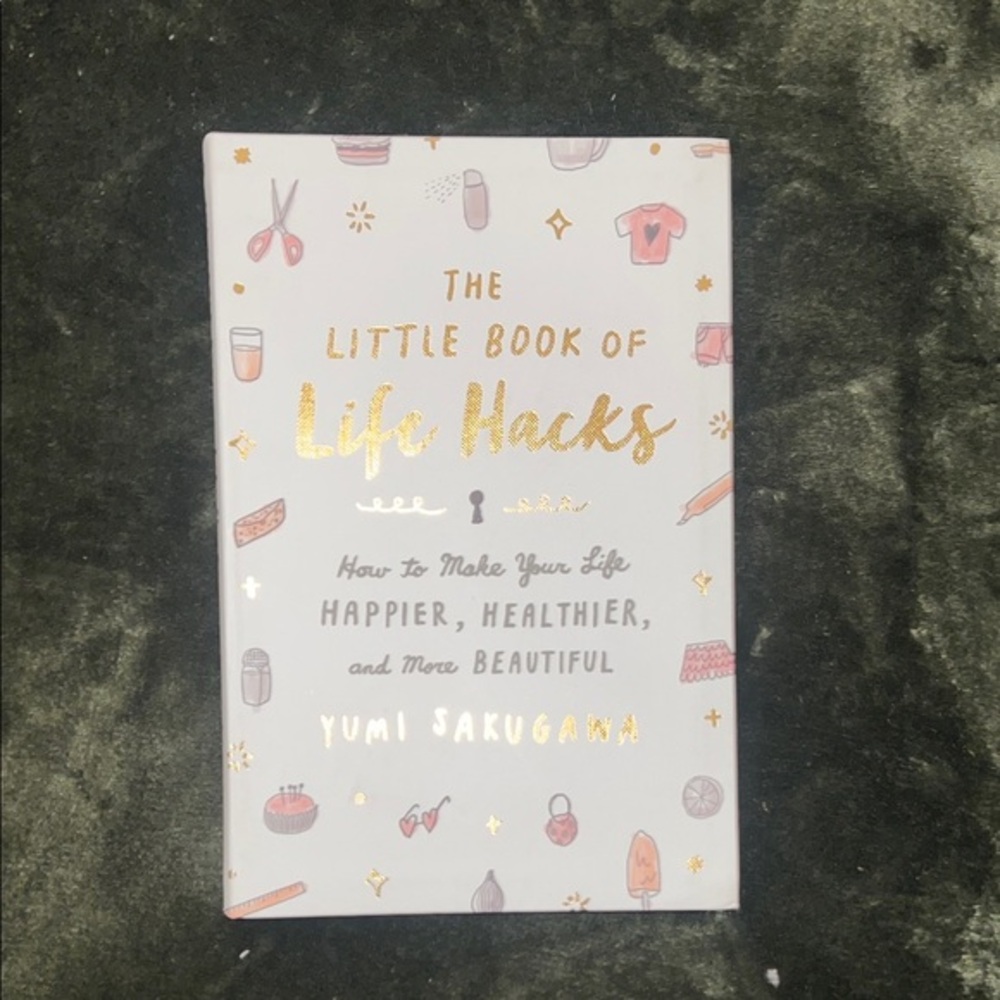 The Little Book of Life Hacks by Yumi Sakugawa - Pink & Gold Cover
